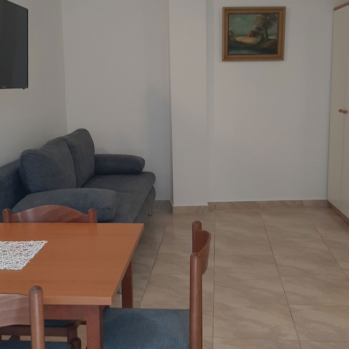 affordable vacation rental in dalmatia living room